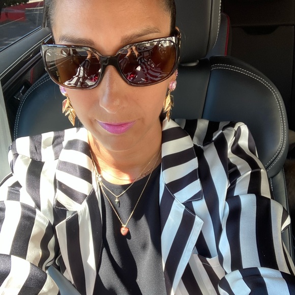 Meet your Posher, Jenn - Picture 5 of 6